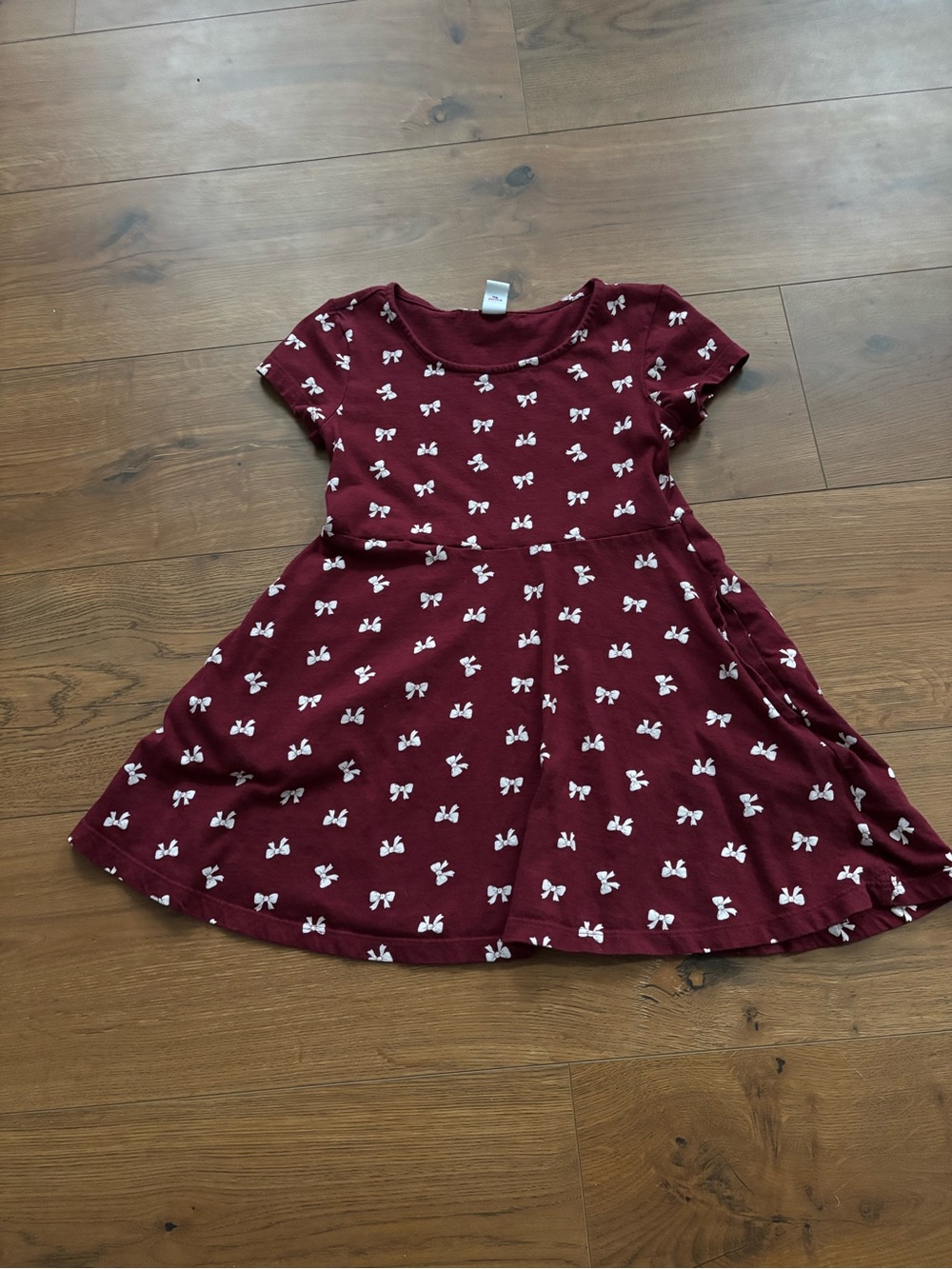 Old Navy Maroon Short Sleeve Bow Print Skater Dress